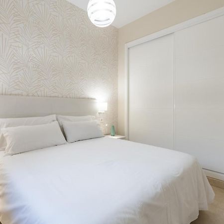 Lumbreras Host Apartment Sevilla Bagian luar foto