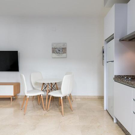 Lumbreras Host Apartment Sevilla Bagian luar foto