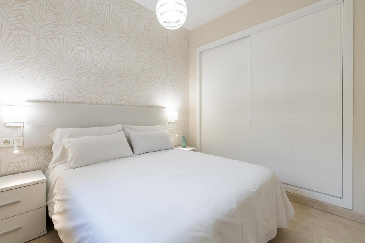 Lumbreras Host Apartment Sevilla Bagian luar foto