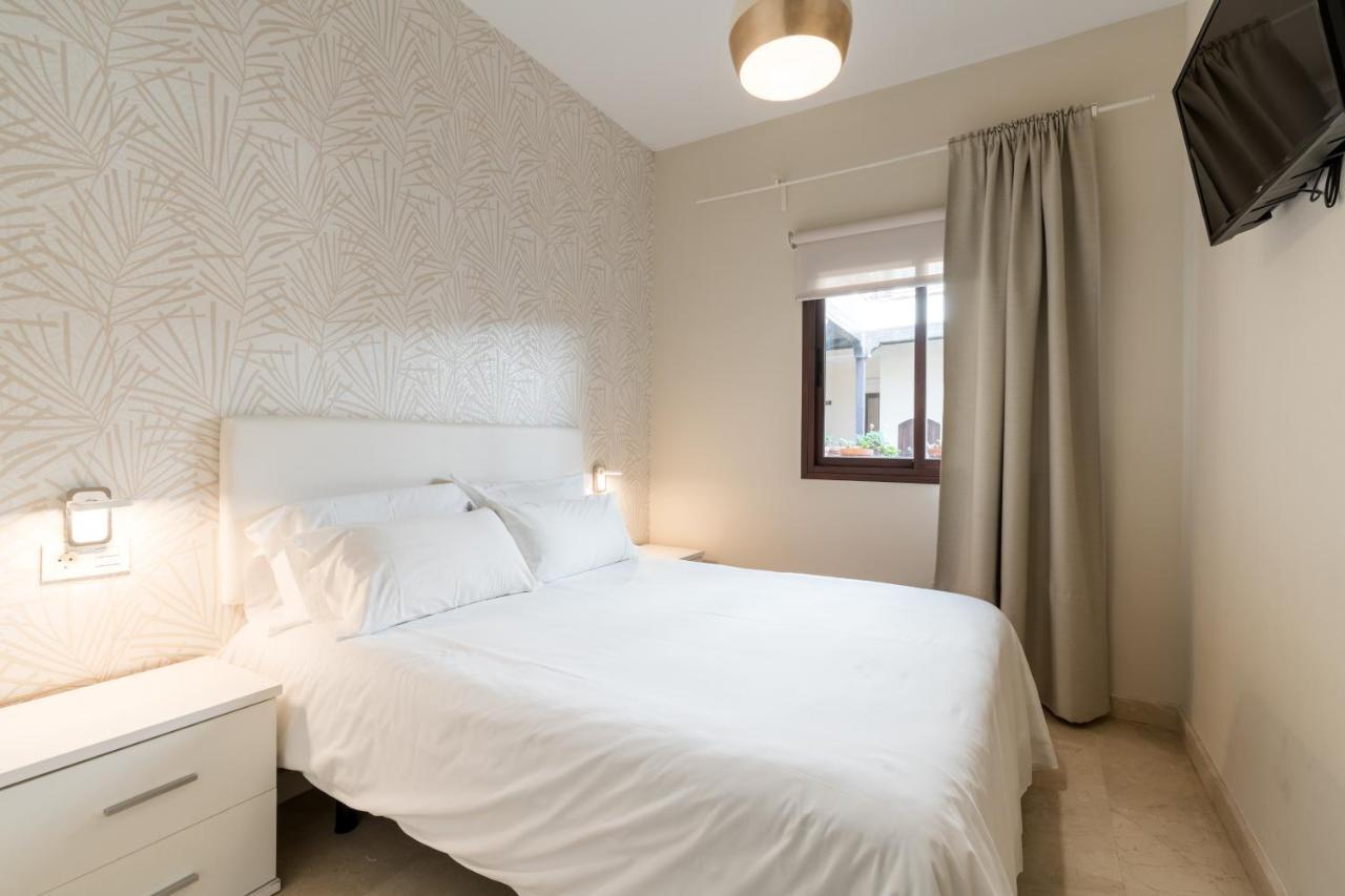 Lumbreras Host Apartment Sevilla Bagian luar foto