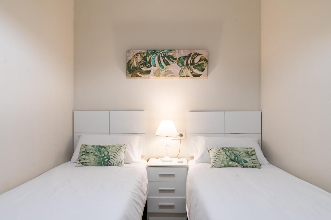 Lumbreras Host Apartment Sevilla Bagian luar foto
