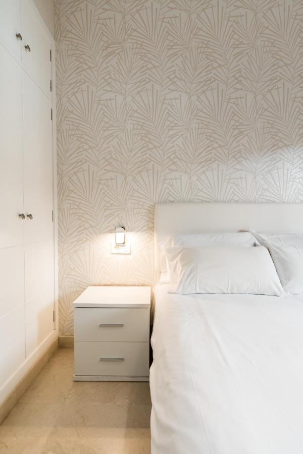 Lumbreras Host Apartment Sevilla Bagian luar foto