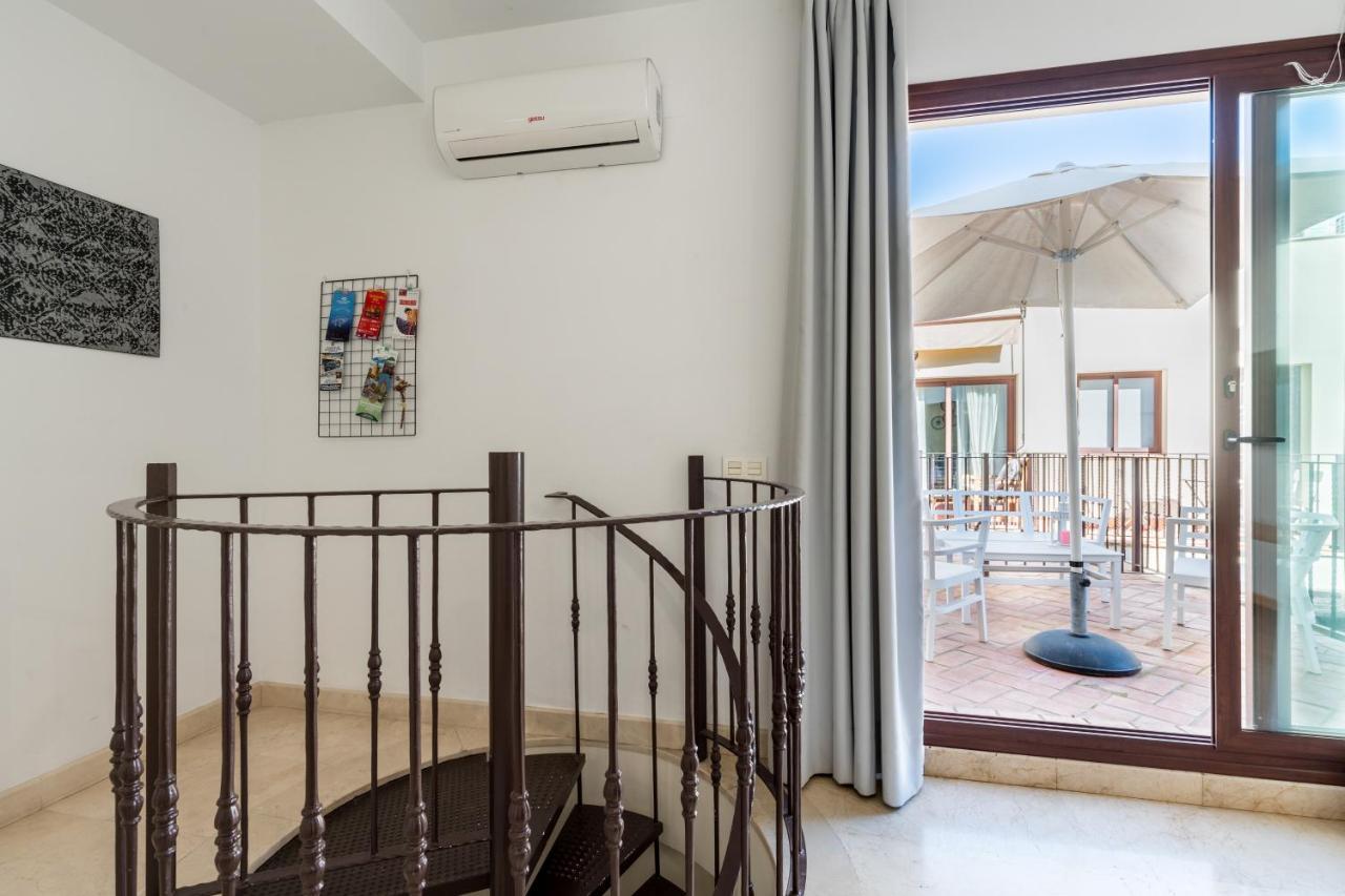 Lumbreras Host Apartment Sevilla Bagian luar foto