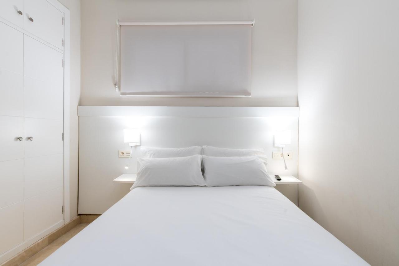 Lumbreras Host Apartment Sevilla Bagian luar foto