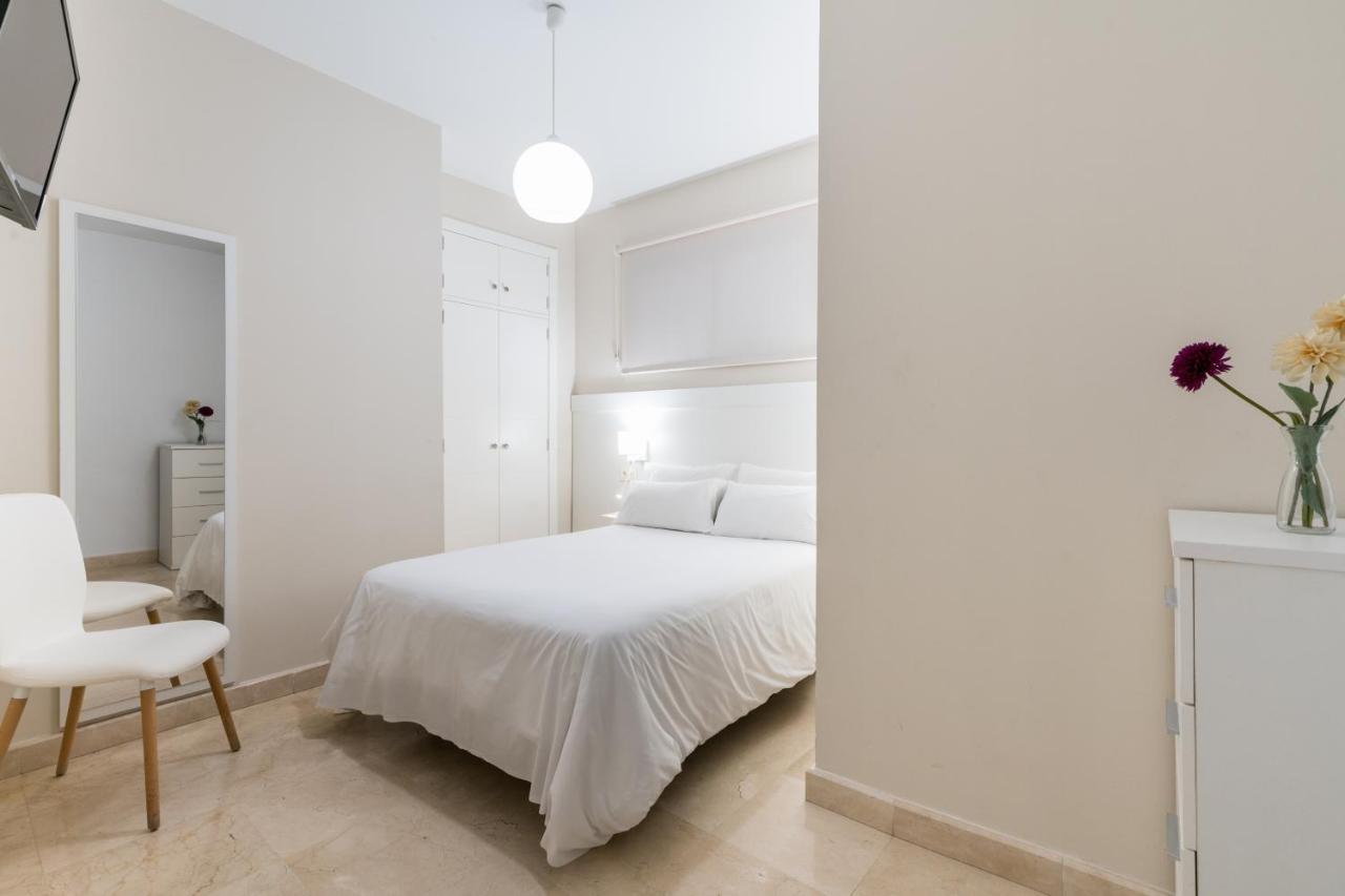 Lumbreras Host Apartment Sevilla Bagian luar foto