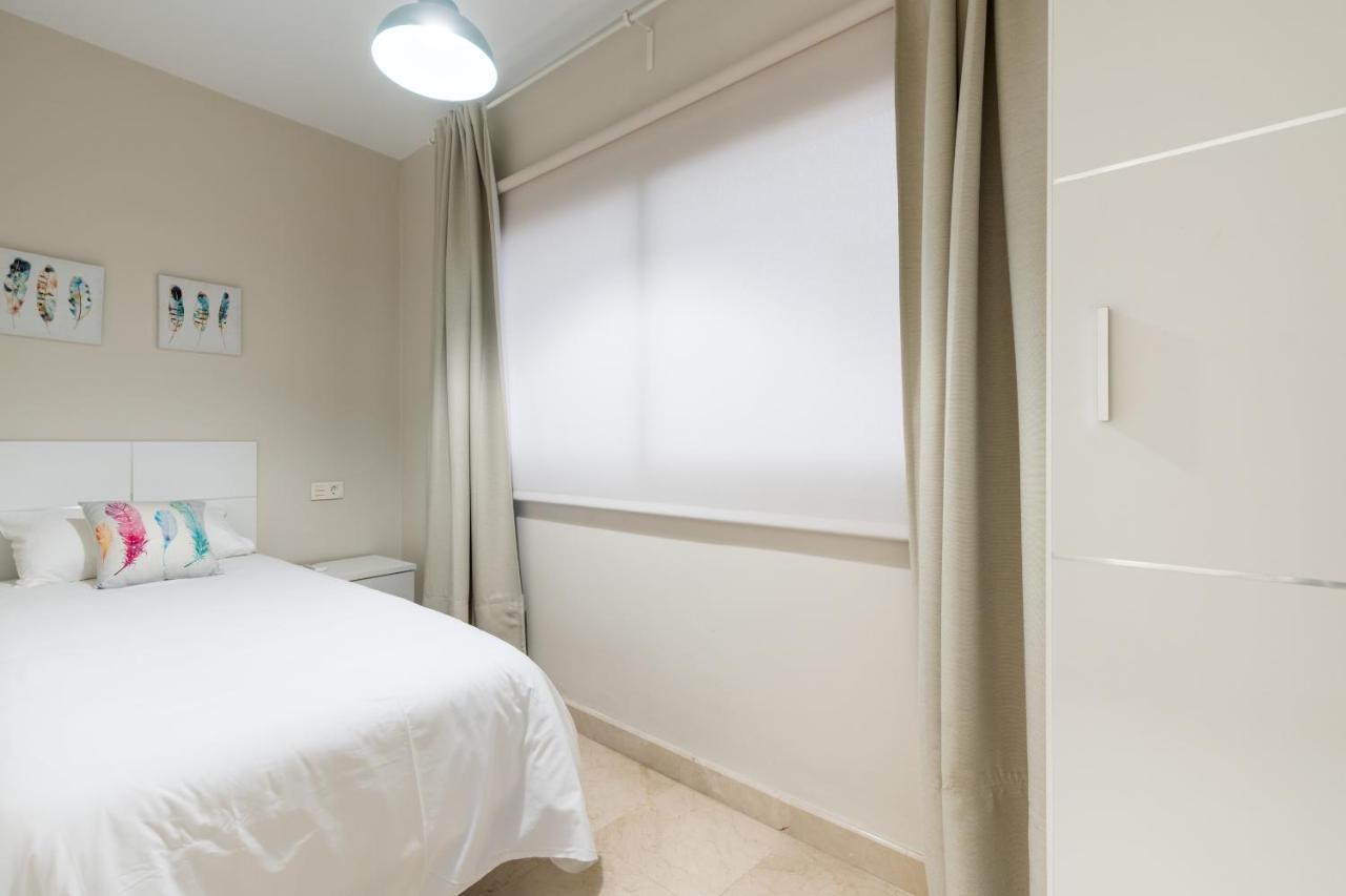 Lumbreras Host Apartment Sevilla Bagian luar foto