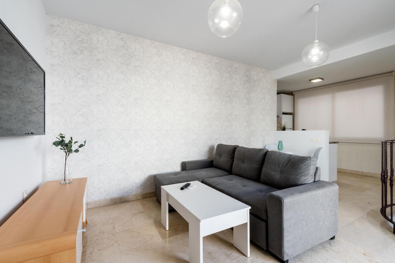 Lumbreras Host Apartment Sevilla Bagian luar foto