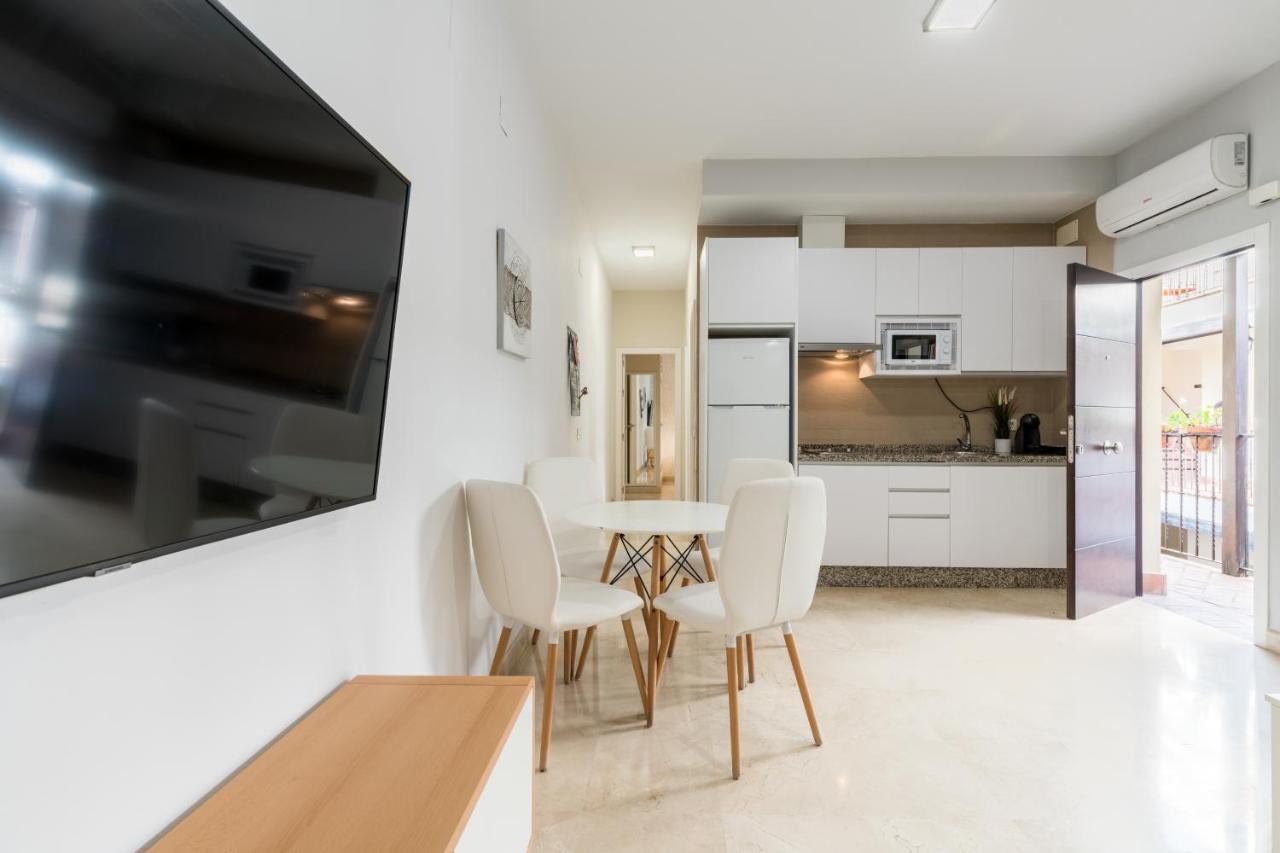 Lumbreras Host Apartment Sevilla Bagian luar foto