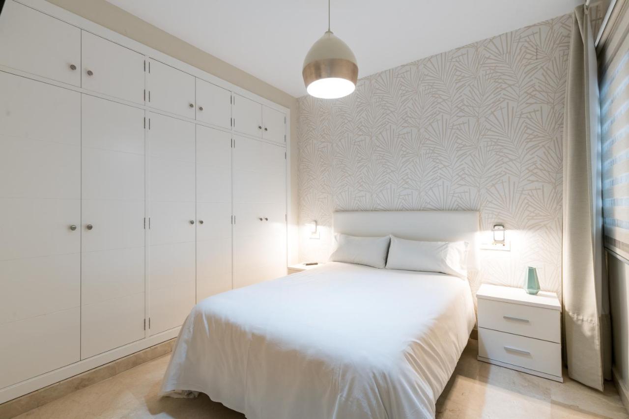 Lumbreras Host Apartment Sevilla Bagian luar foto