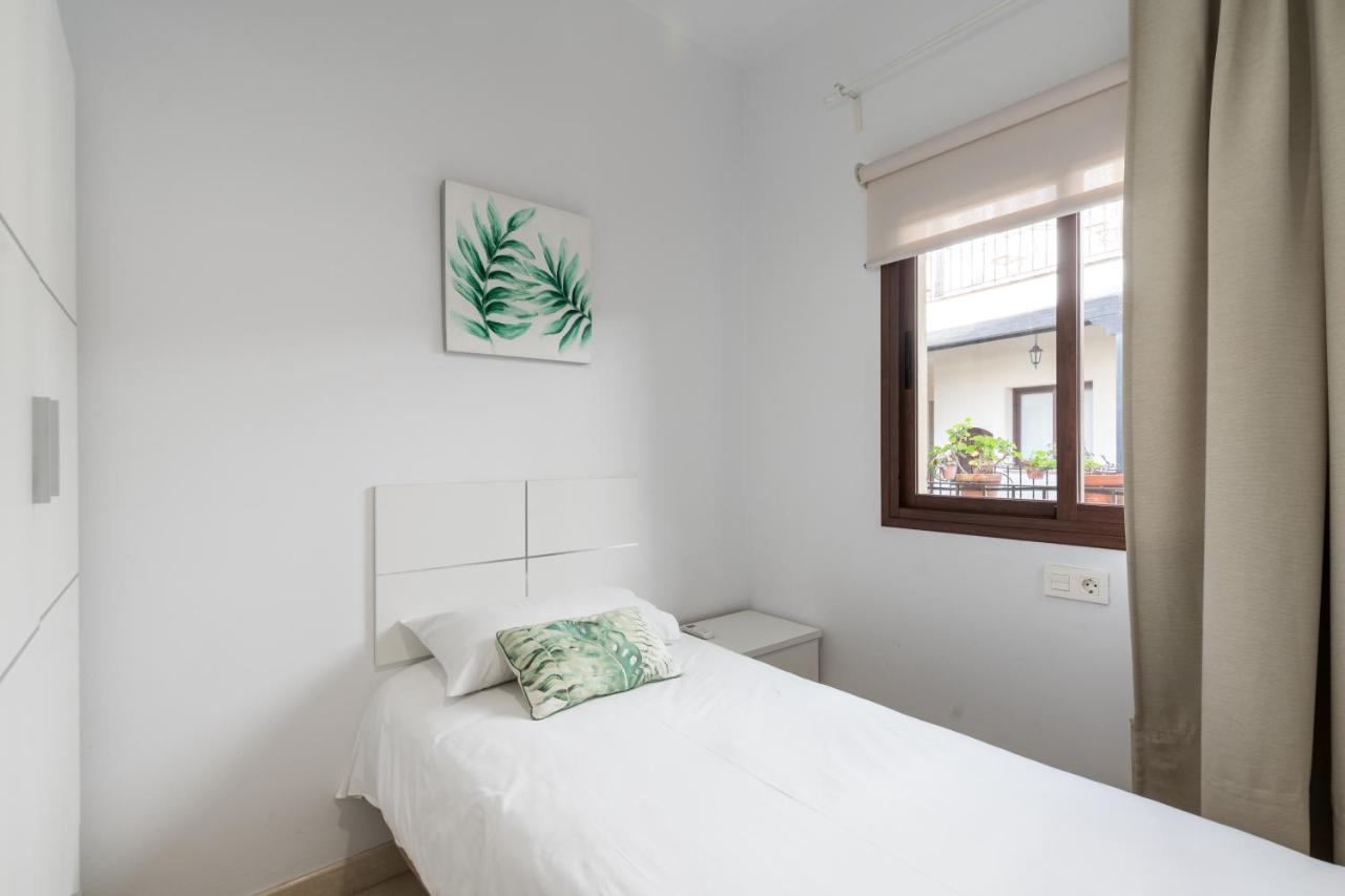 Lumbreras Host Apartment Sevilla Bagian luar foto
