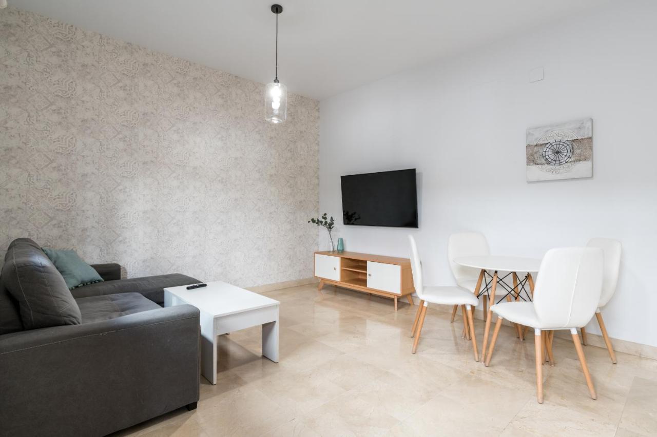 Lumbreras Host Apartment Sevilla Bagian luar foto