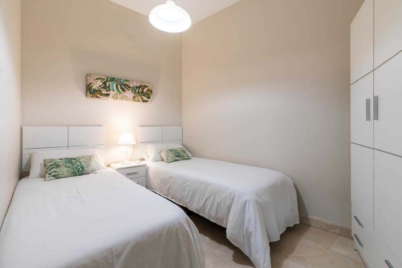 Lumbreras Host Apartment Sevilla Bagian luar foto