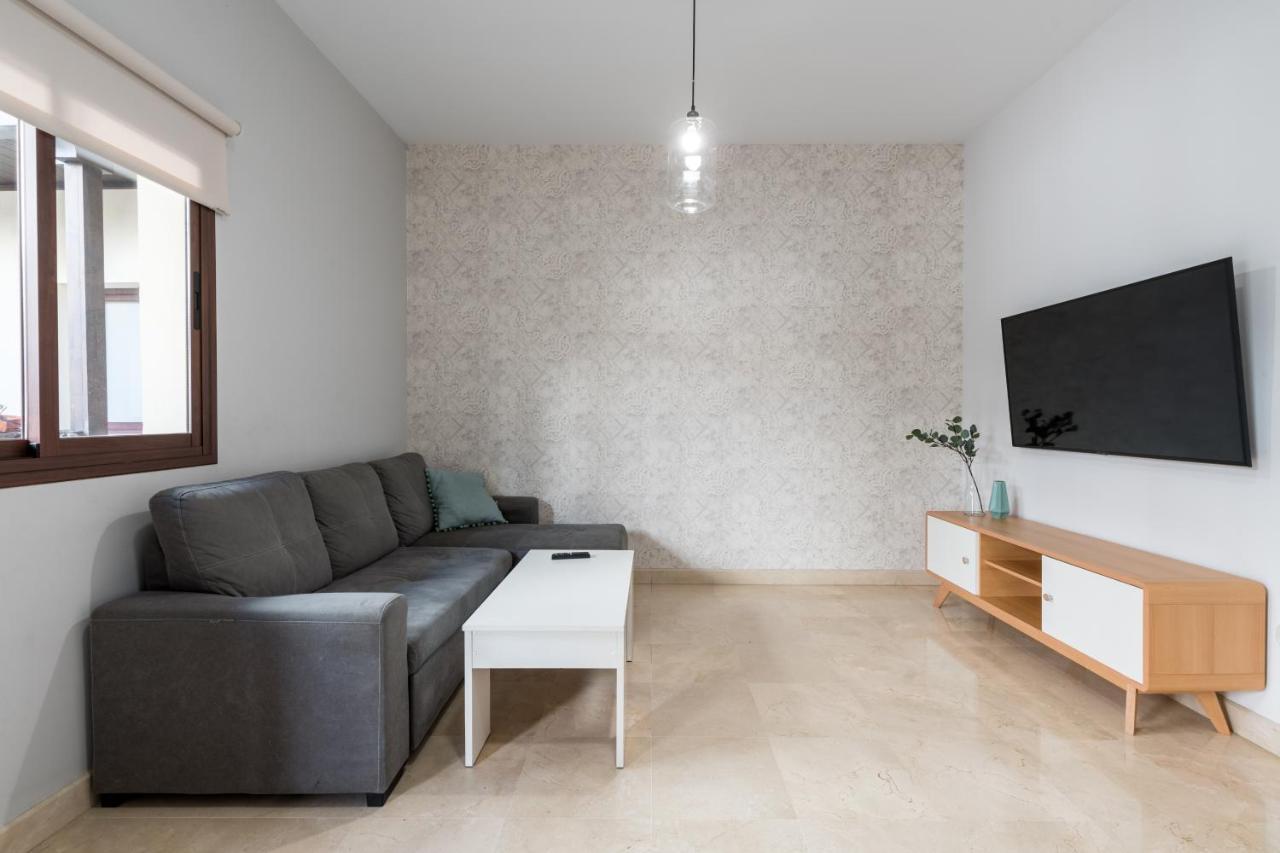 Lumbreras Host Apartment Sevilla Bagian luar foto