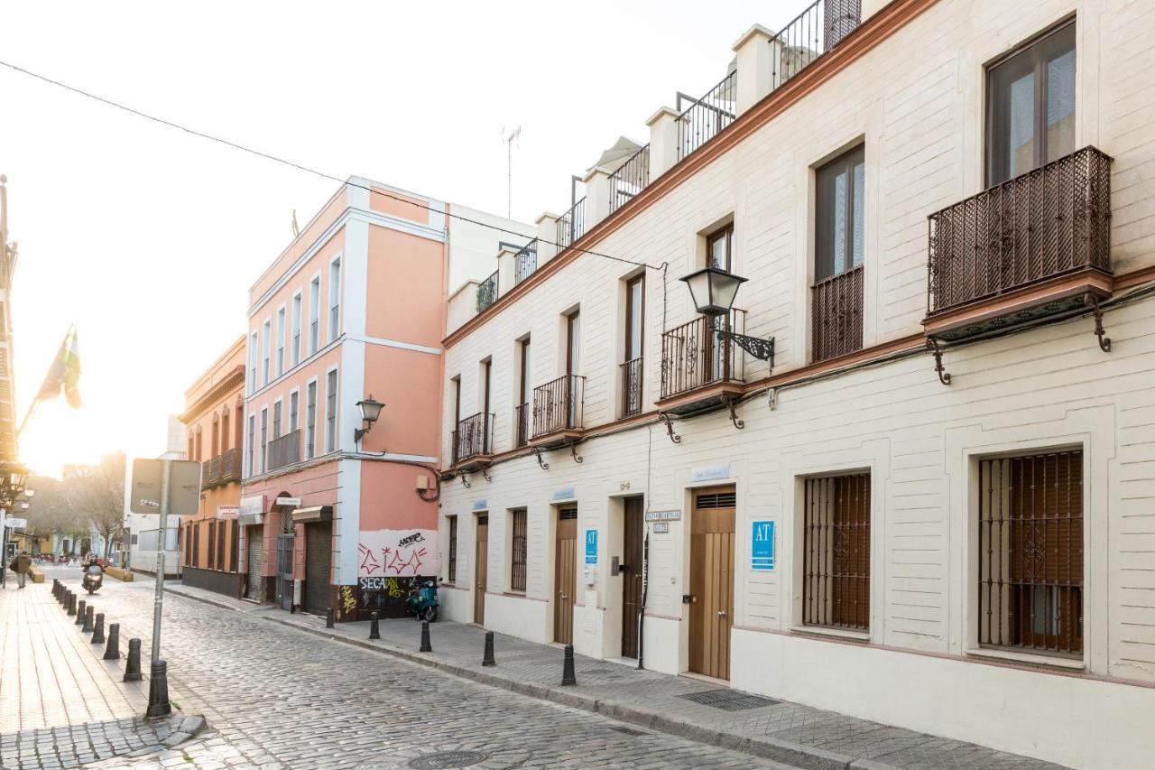 Lumbreras Host Apartment Sevilla Bagian luar foto