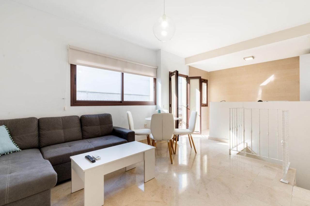 Lumbreras Host Apartment Sevilla Bagian luar foto